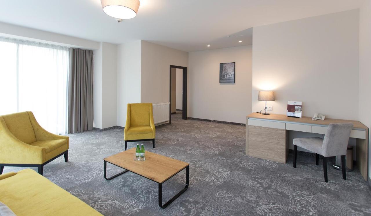 Polanka Conference Center Hotell Krosno Eksteriør bilde