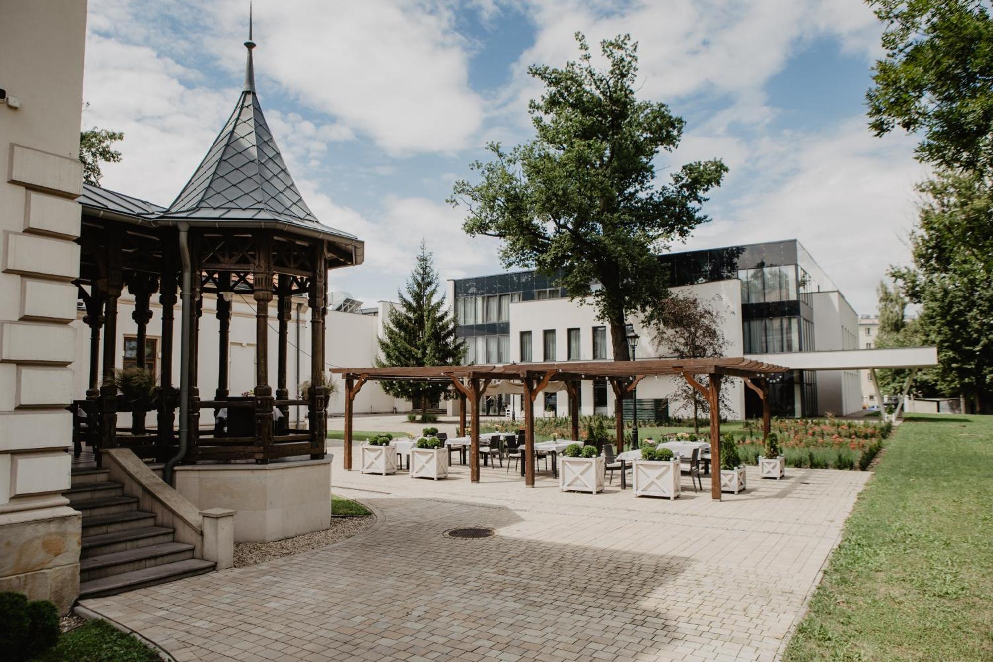 Polanka Conference Center Hotell Krosno Eksteriør bilde